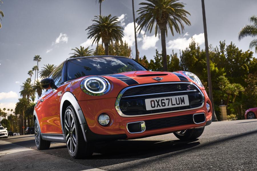  Mini Cooper S (F56) 2018 года  (WW) (фото 3 из 196)